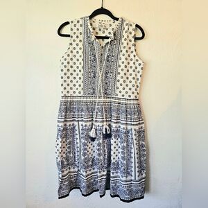Bella Tu Sleeveless Blue and White Patterned Dress